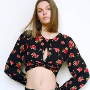 Zara Cut Out Floral Long Sleeve Crop Top Size M
Black Red Rose Blouse